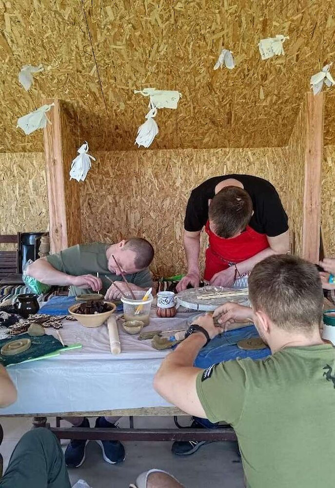 На Обухівщині гончарі Dovgan-art проводять майстер-класи для реабілітації військових - 1 - зображення